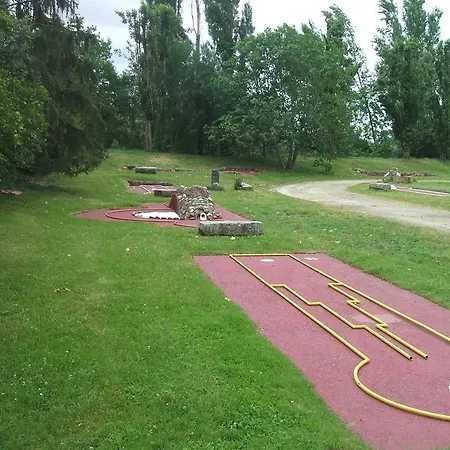 Camping Parc Du Chateau D'allot 3*