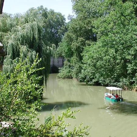 Camping Parc Du Chateau D'allot