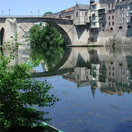 Camping Parc Du Chateau D'allot 3* بُ